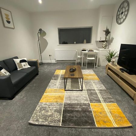 1 Bedroom Apartments In Bolton Town Centre Exteriör bild